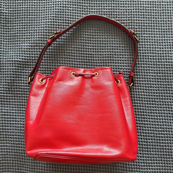 Louis Vuitton Red Epi Leather Bucket Bag in Red - Picture 6 of 11